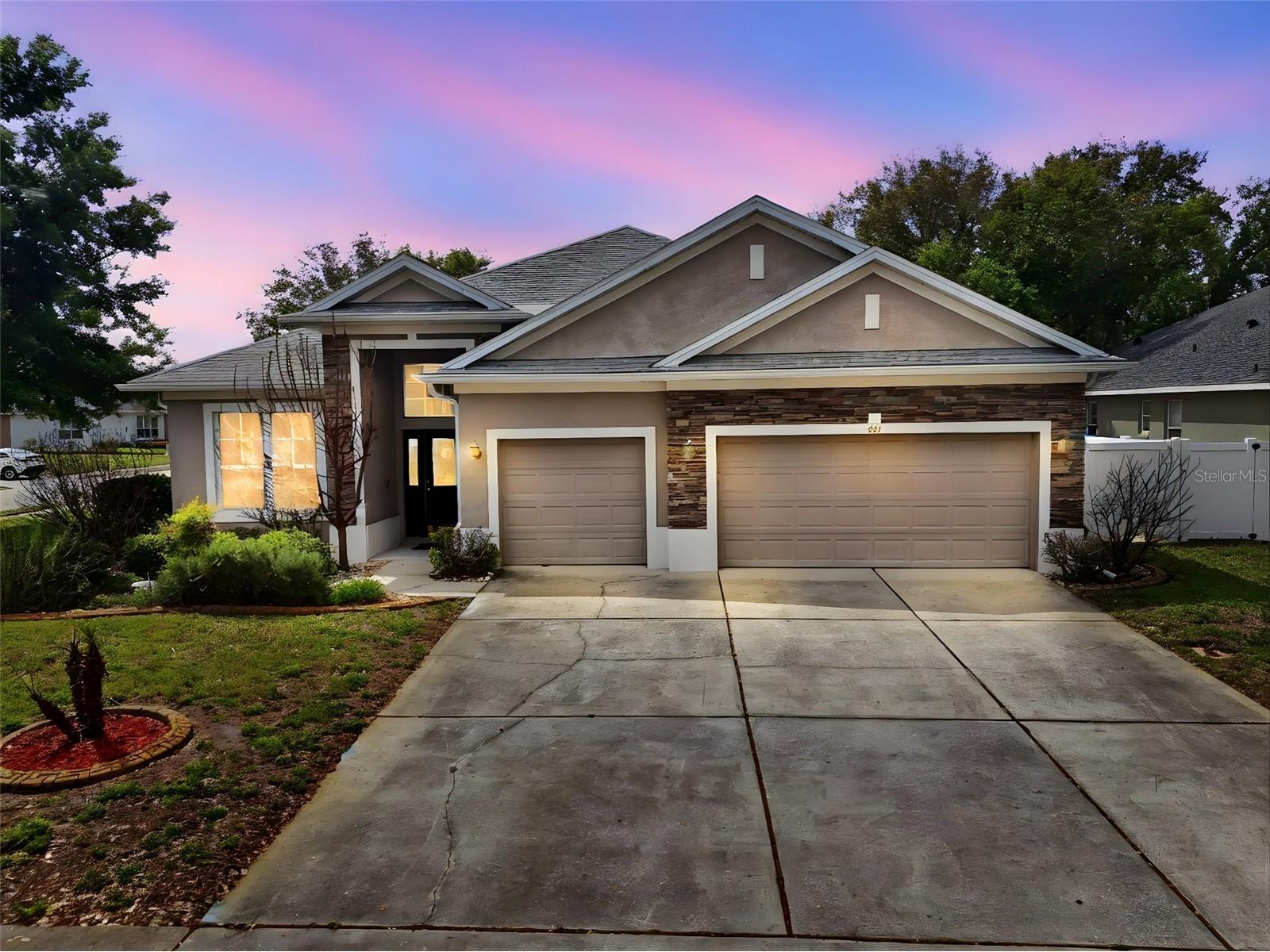 481 Woodford Drive Debary FL 32713 V4946746 image1