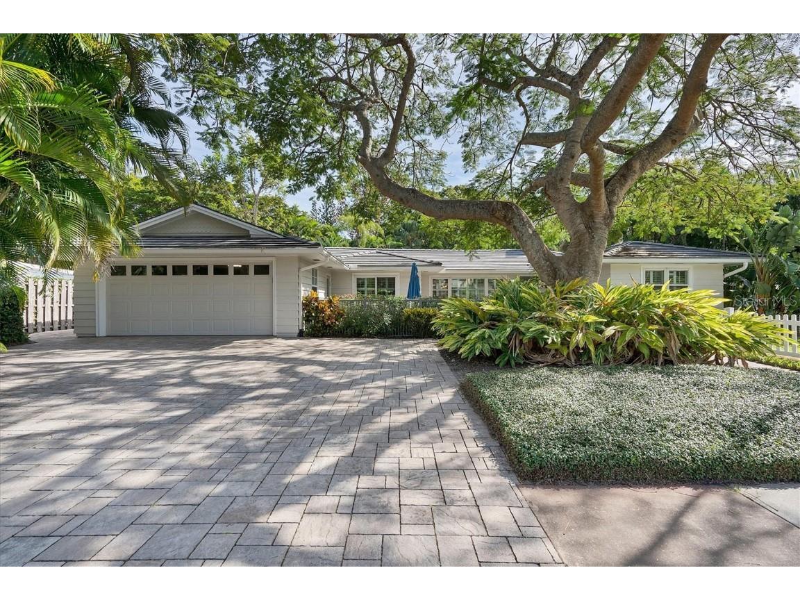4810 Bay Shore Road Sarasota FL 34234 A4590426 image1