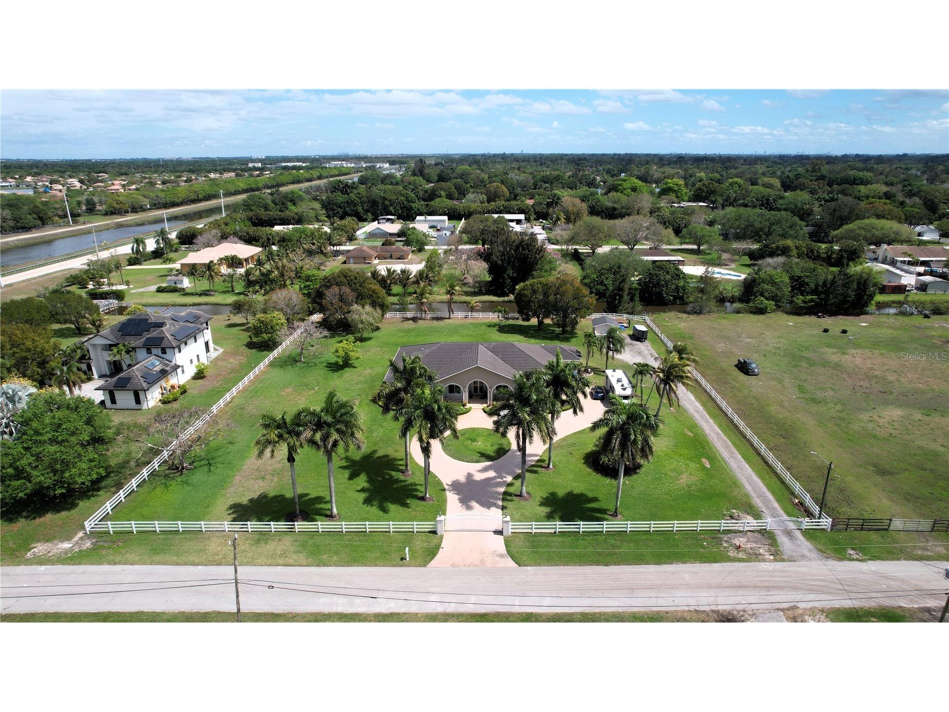 4810 SW 198 Terrace Southwest Ranches FL 33332 OM721191 image1