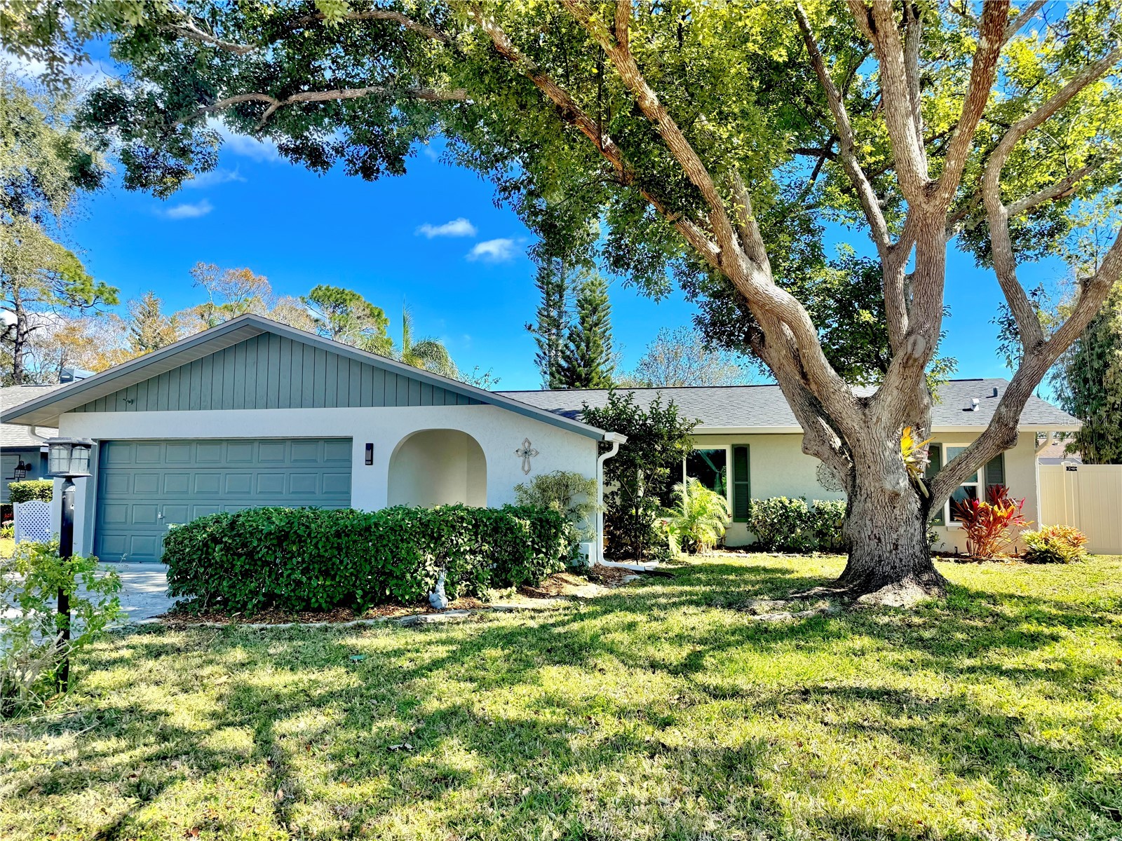 4811 79th Avenue Plaza E Sarasota FL 34243 A4684777 image1