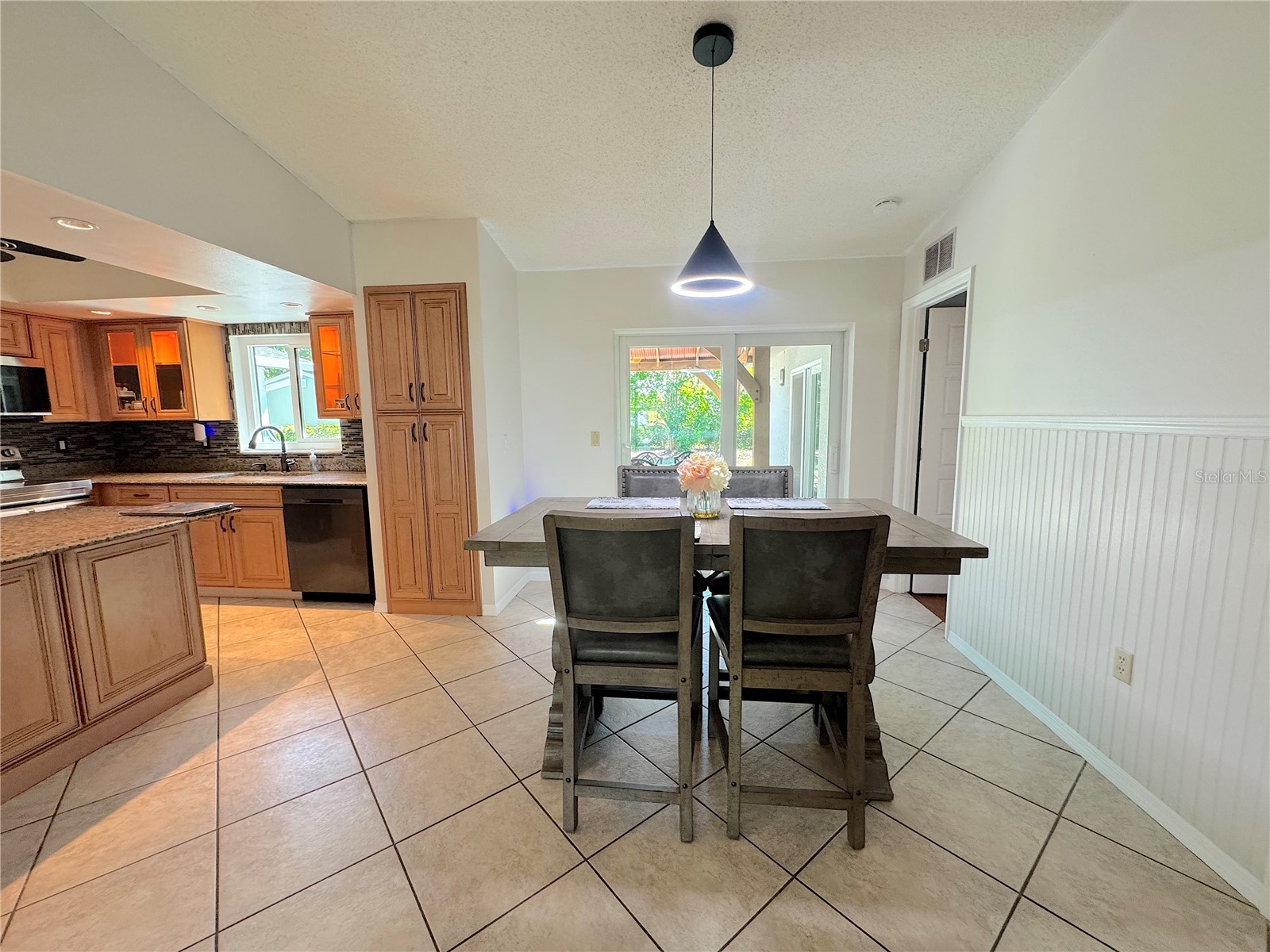 4811 79th Avenue Plaza E Sarasota FL 34243 A4684777 image6