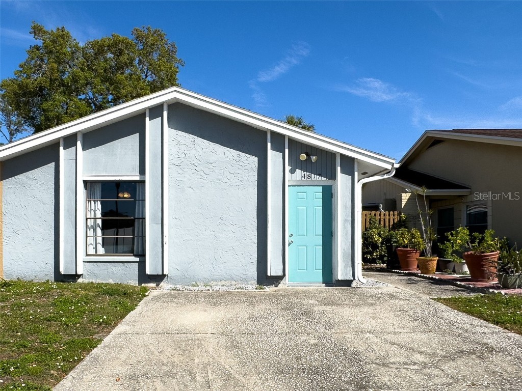 4817 Glenaire Court Tampa FL 33624 W7873500 image1