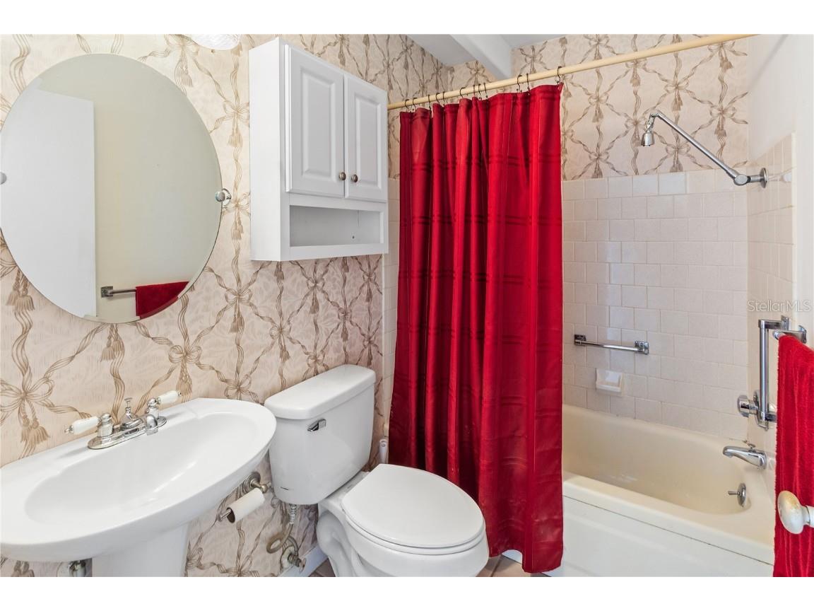 4819 Club Circle Lakeshore FL 33854 - WALK IN WATER K4903139 image13