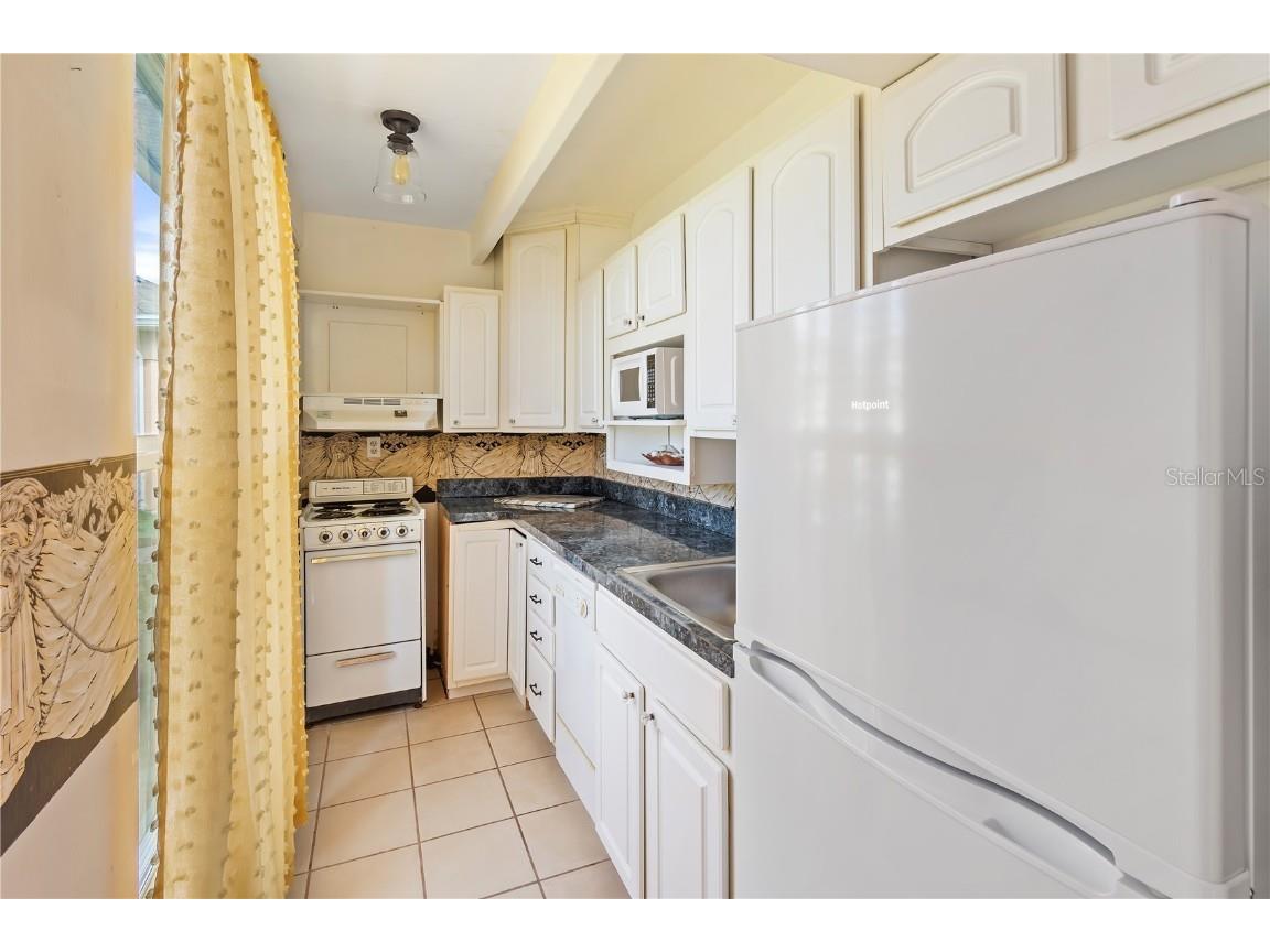 4819 Club Circle Lakeshore FL 33854 - WALK IN WATER K4903139 image6