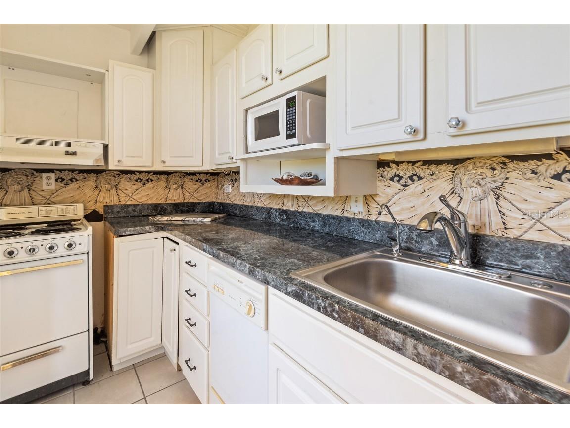 4819 Club Circle Lakeshore FL 33854 - WALK IN WATER K4903139 image7