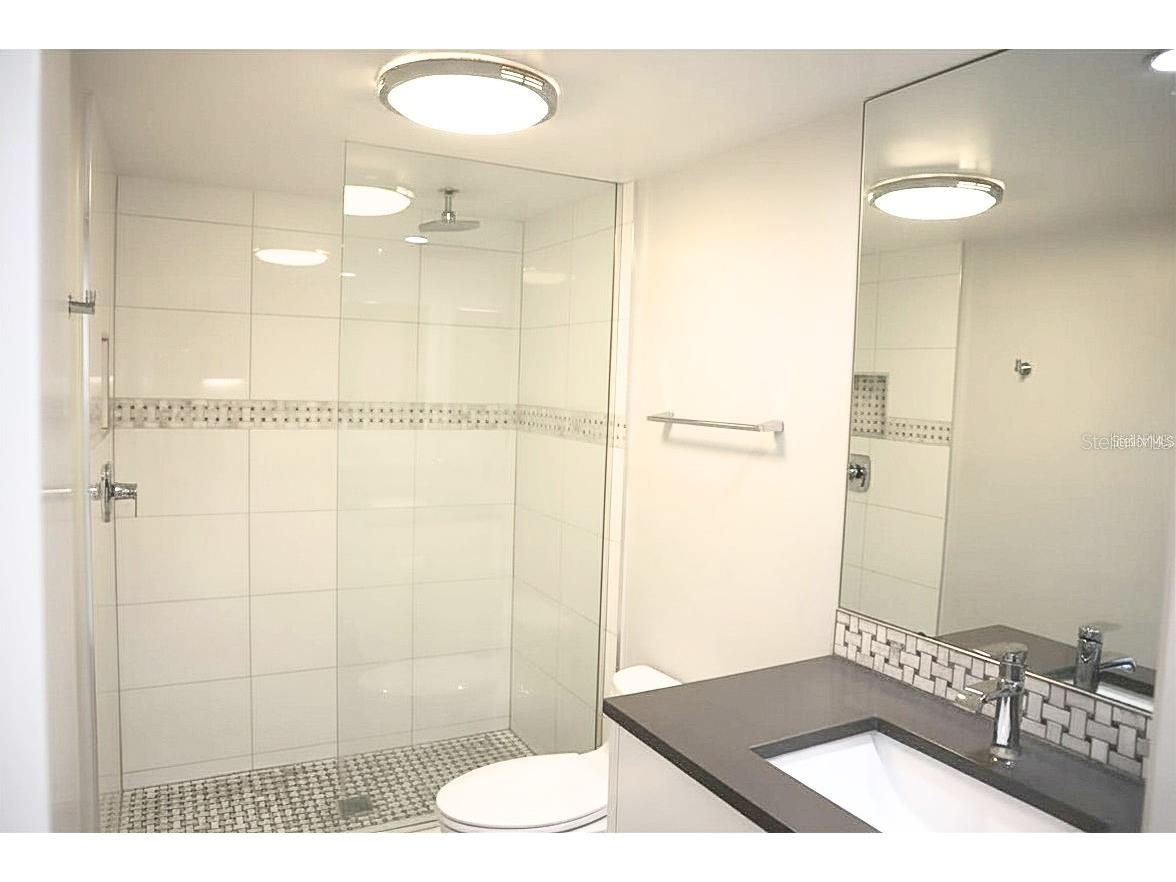 4820 Kestral Park Circle #18 Sarasota FL 34231 A4694438 image16