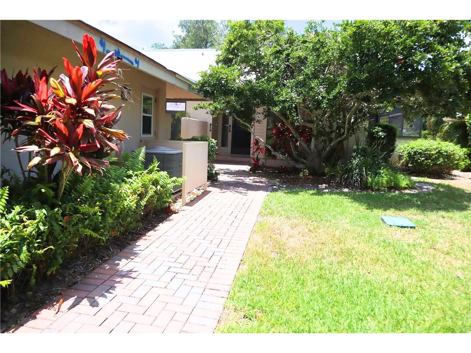 4820 Kestral Park Circle #18 Sarasota FL 34231 A4694438 image2