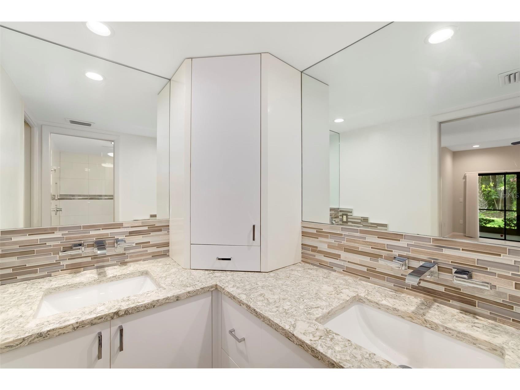 4820 Kestral Park Circle #18 Sarasota FL 34231 A4694438 image41