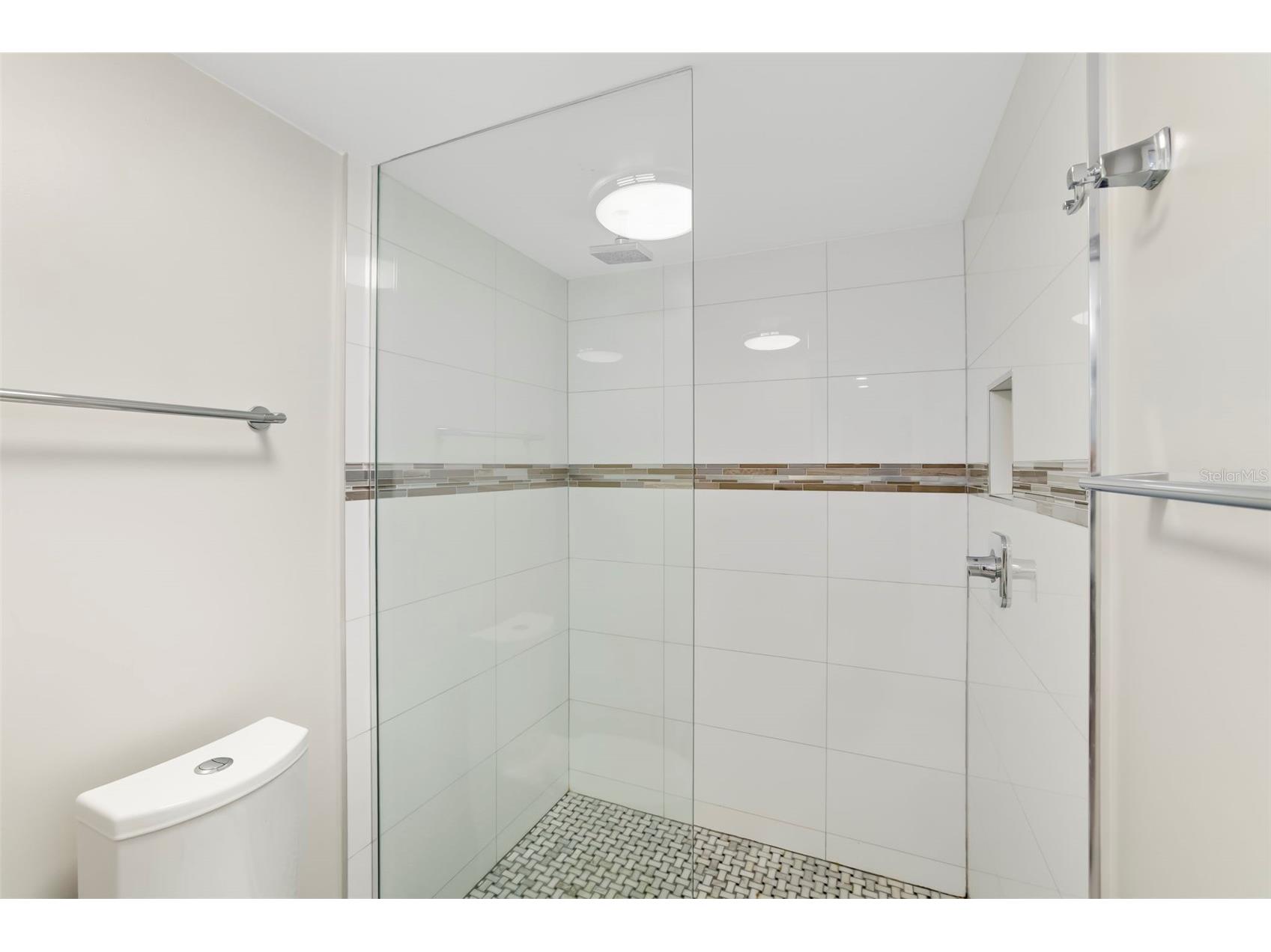 4820 Kestral Park Circle #18 Sarasota FL 34231 A4694438 image42
