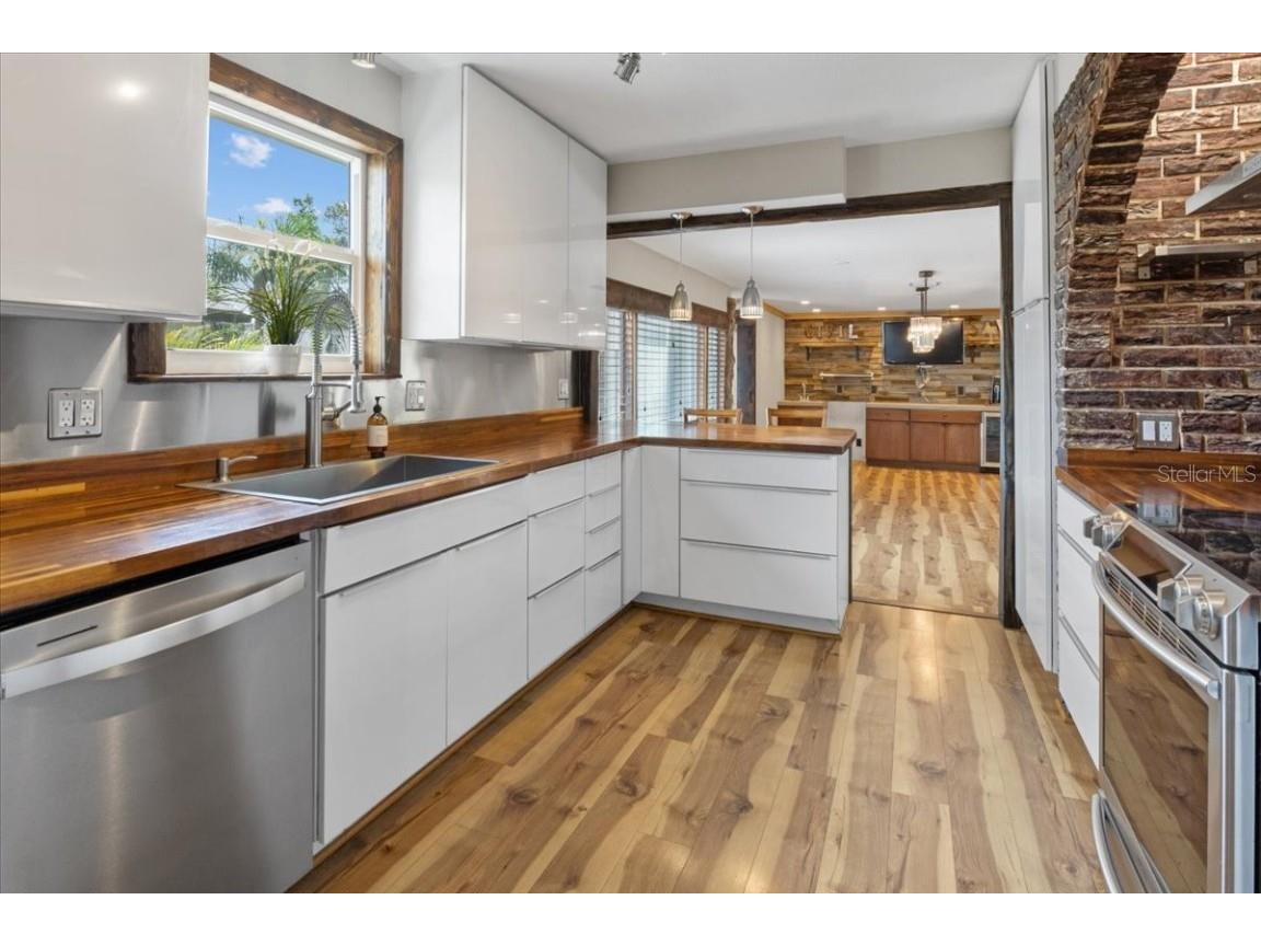 4822 3rd Avenue S Saint Petersburg FL 33711 U8252229 image14