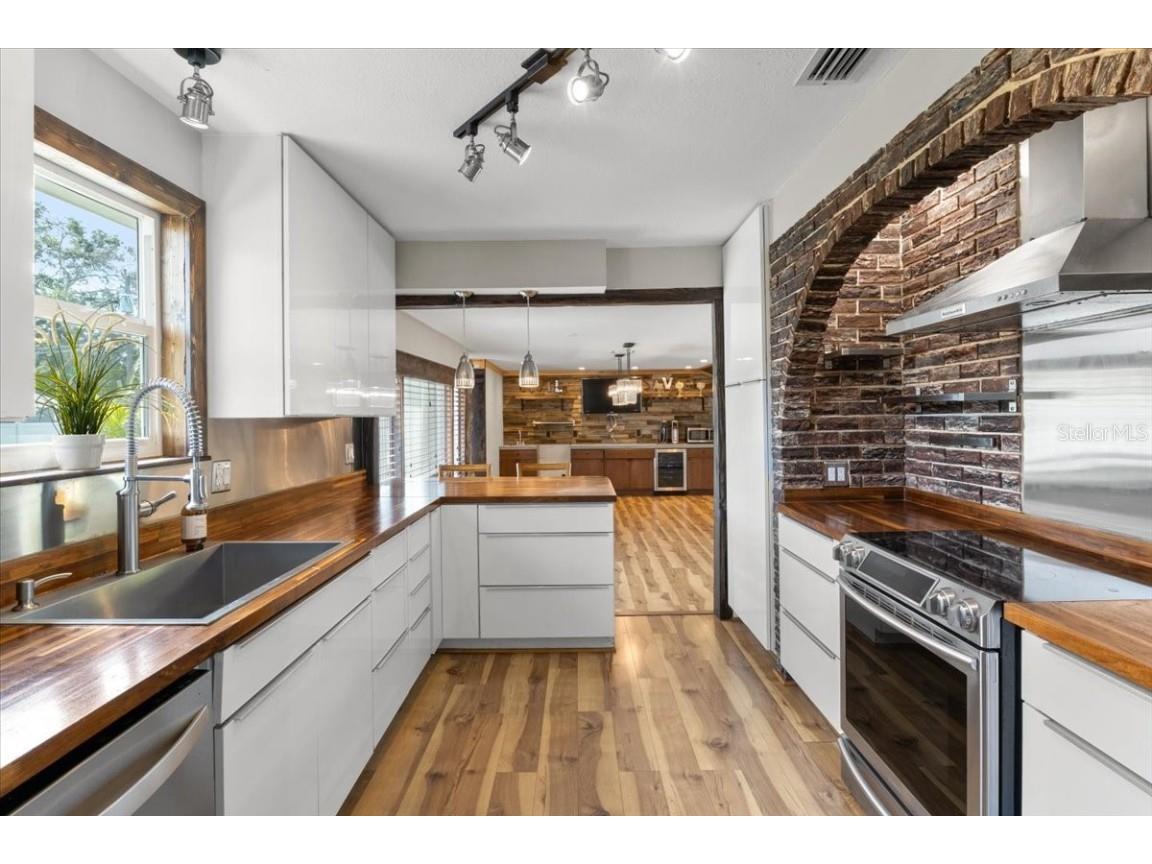 4822 3rd Avenue S Saint Petersburg FL 33711 U8252229 image18