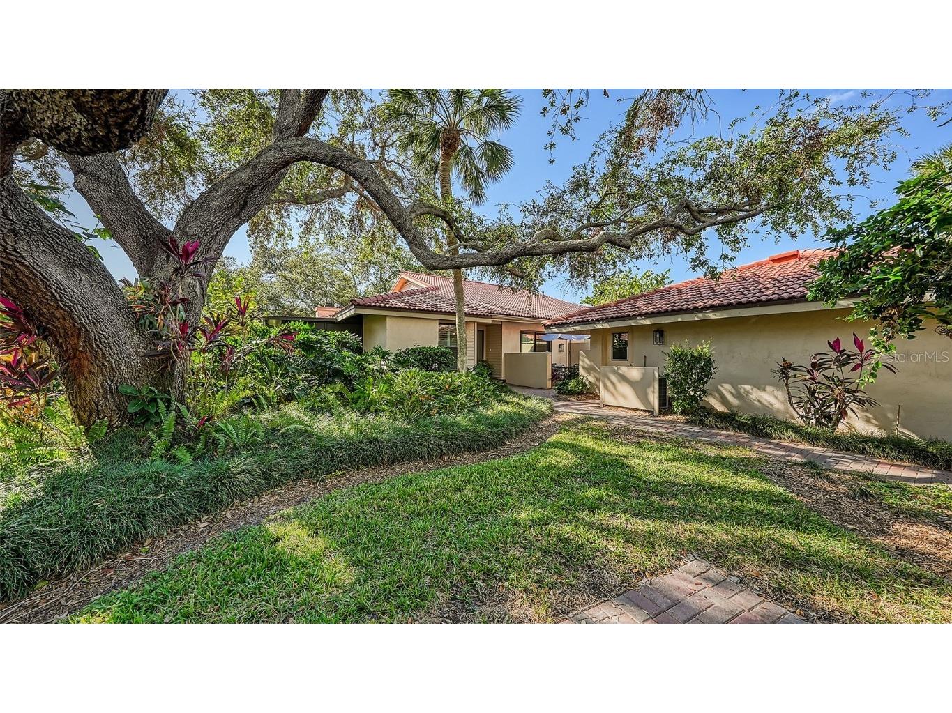 4822 Kestral Park Circle #17 Sarasota FL 34231 A4551383 image1