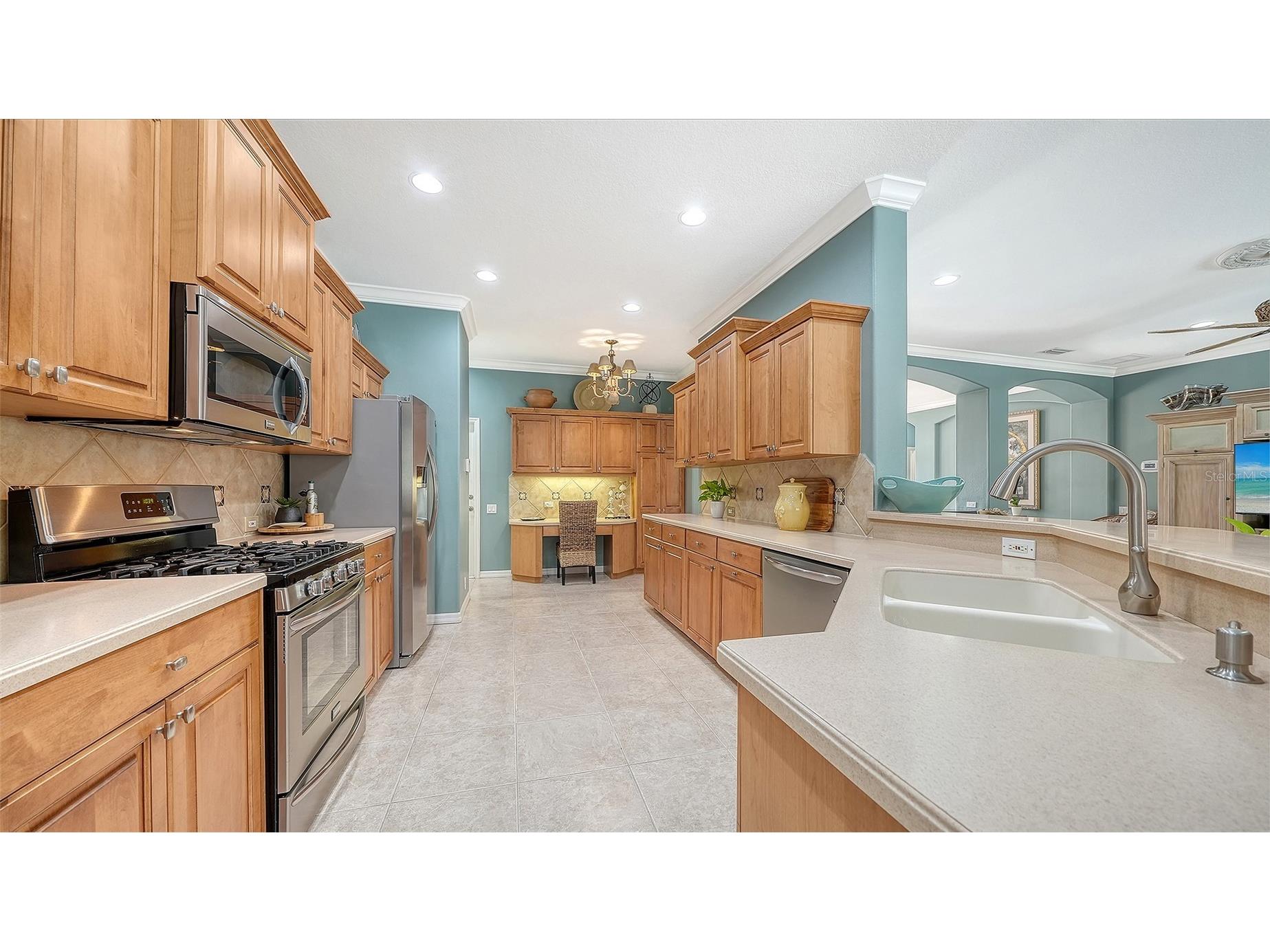 4823 Carrington Circle Sarasota FL 34243 A4687377 image23
