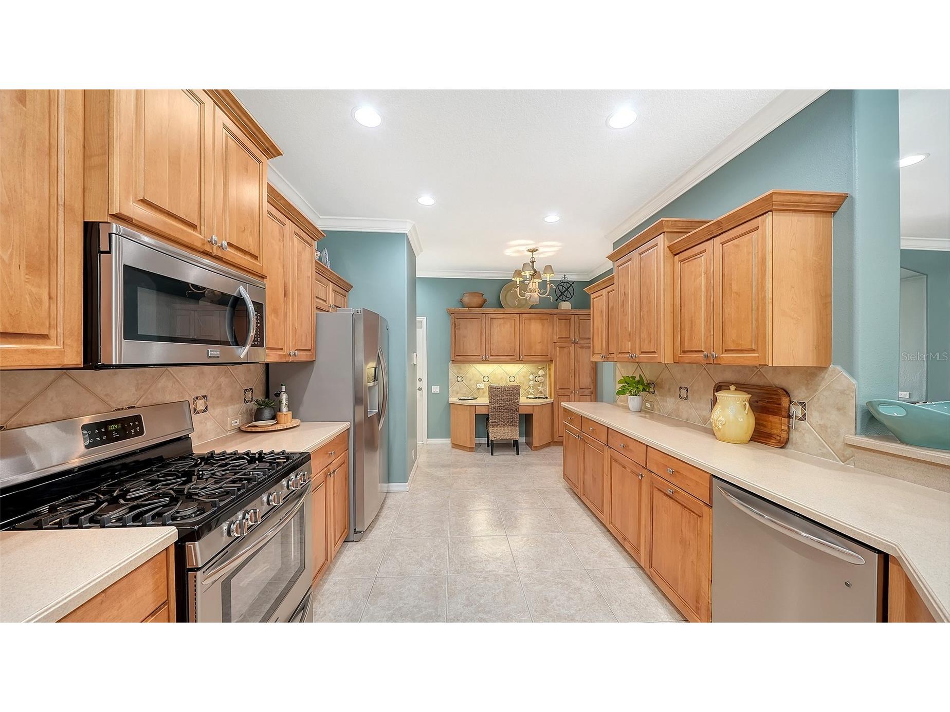 4823 Carrington Circle Sarasota FL 34243 A4687377 image24