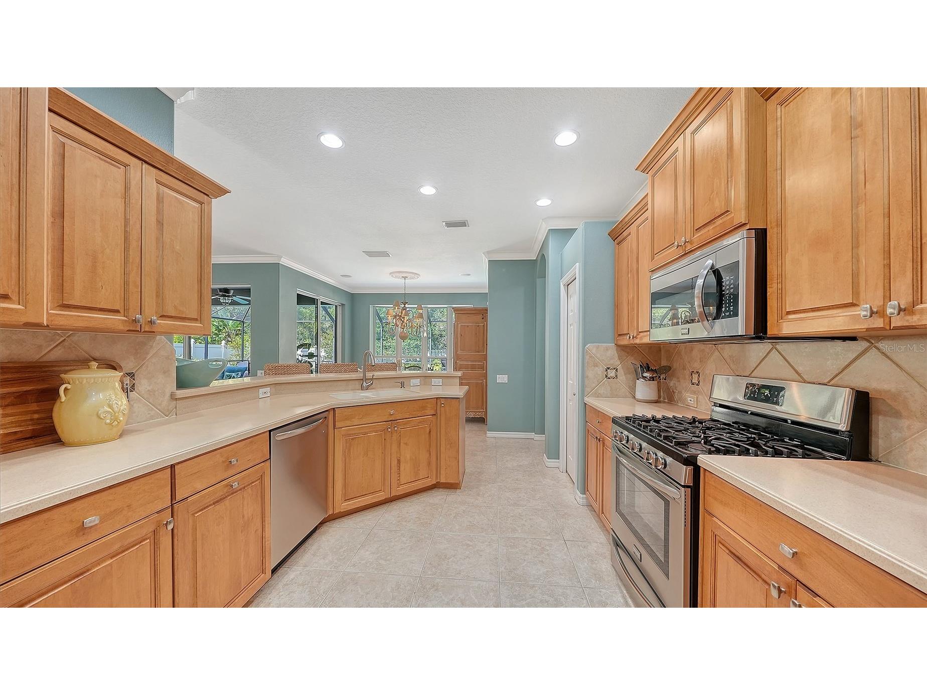 4823 Carrington Circle Sarasota FL 34243 A4687377 image28