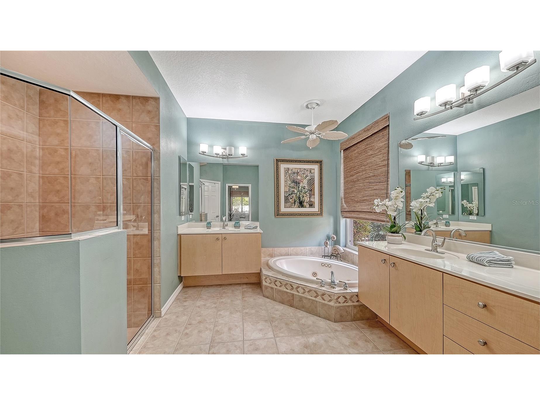 4823 Carrington Circle Sarasota FL 34243 A4687377 image33