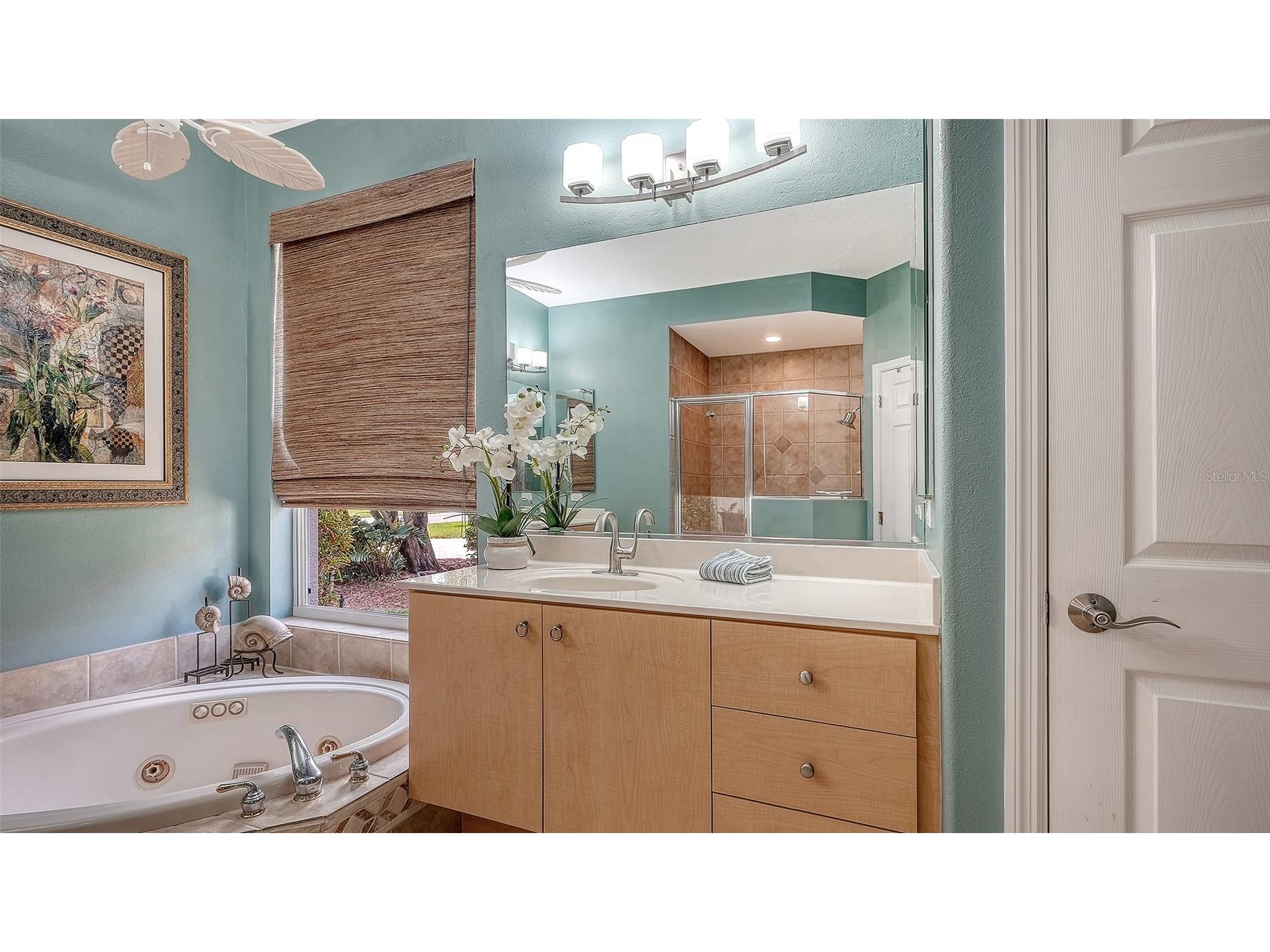4823 Carrington Circle Sarasota FL 34243 A4687377 image35