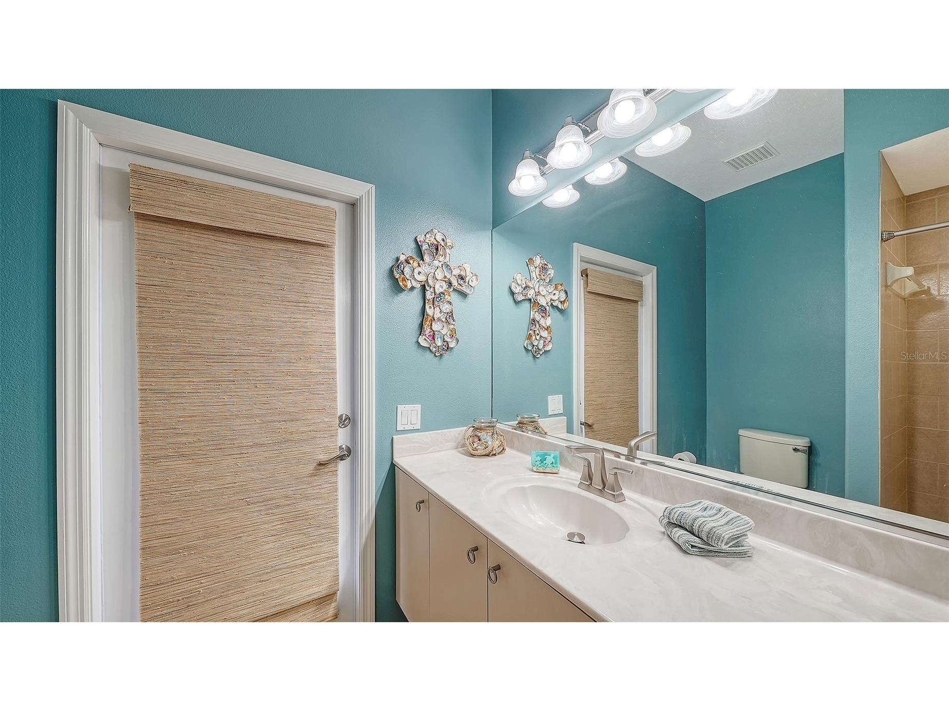 4823 Carrington Circle Sarasota FL 34243 A4687377 image38