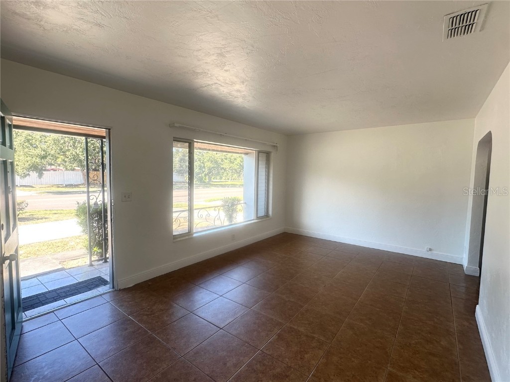 4824 Dr. Martin Luther King Jr. Saint Petersburg FL 33705 TB8446065 image3