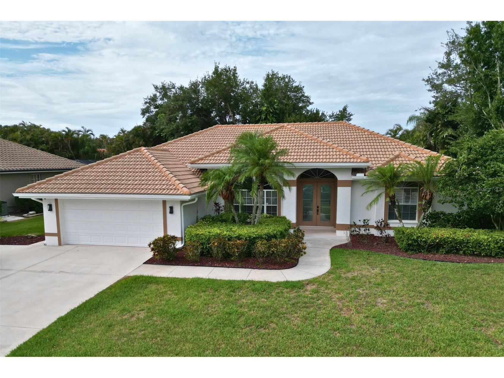 4824 Hanging Moss Lane Sarasota FL 34238 A4695897 image1