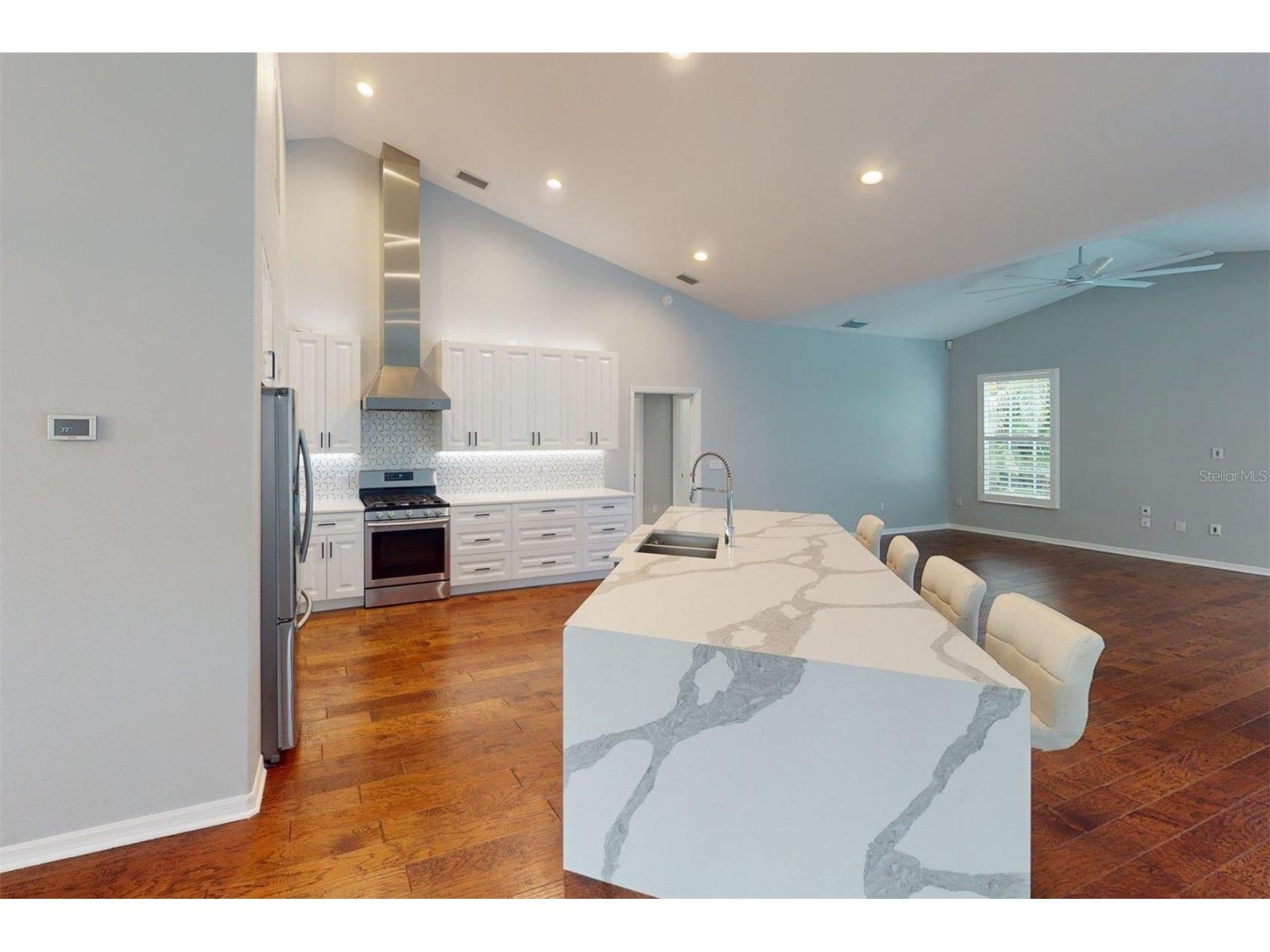 4824 Hanging Moss Lane Sarasota FL 34238 A4695897 image8