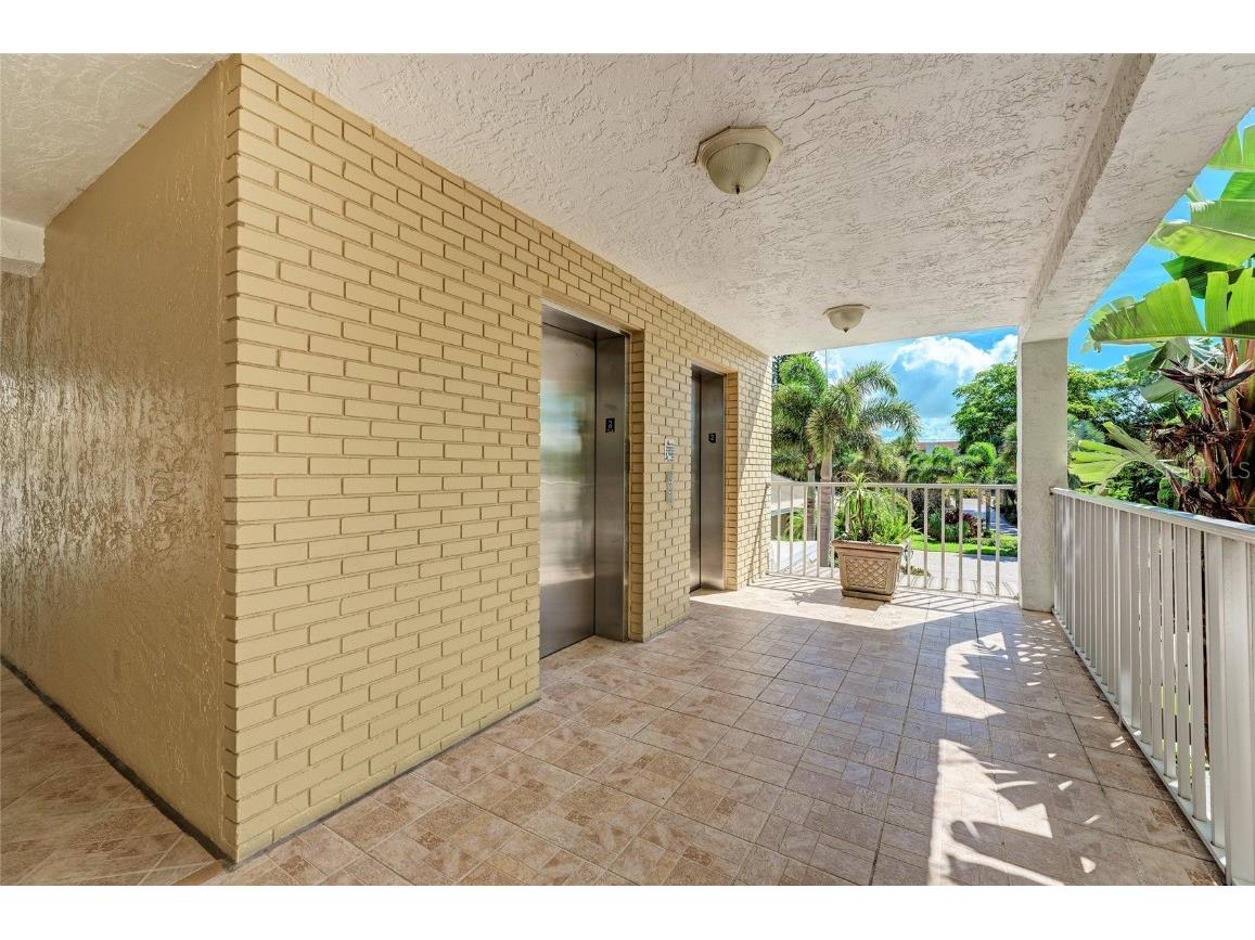 4825 Gulf Of Mexico Drive #201 Longboat Key FL 34228 A4651021 image1