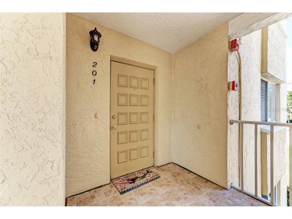 4825 Gulf Of Mexico Drive #201 Longboat Key FL 34228 A4651021 image2