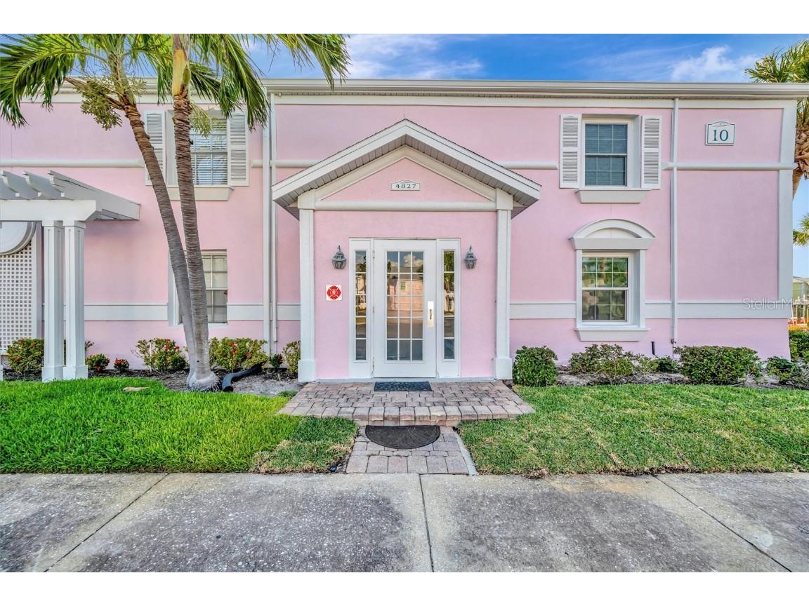 4827 Coquina Key Drive SE #B Saint Petersburg FL 33705 TB8438118 image1