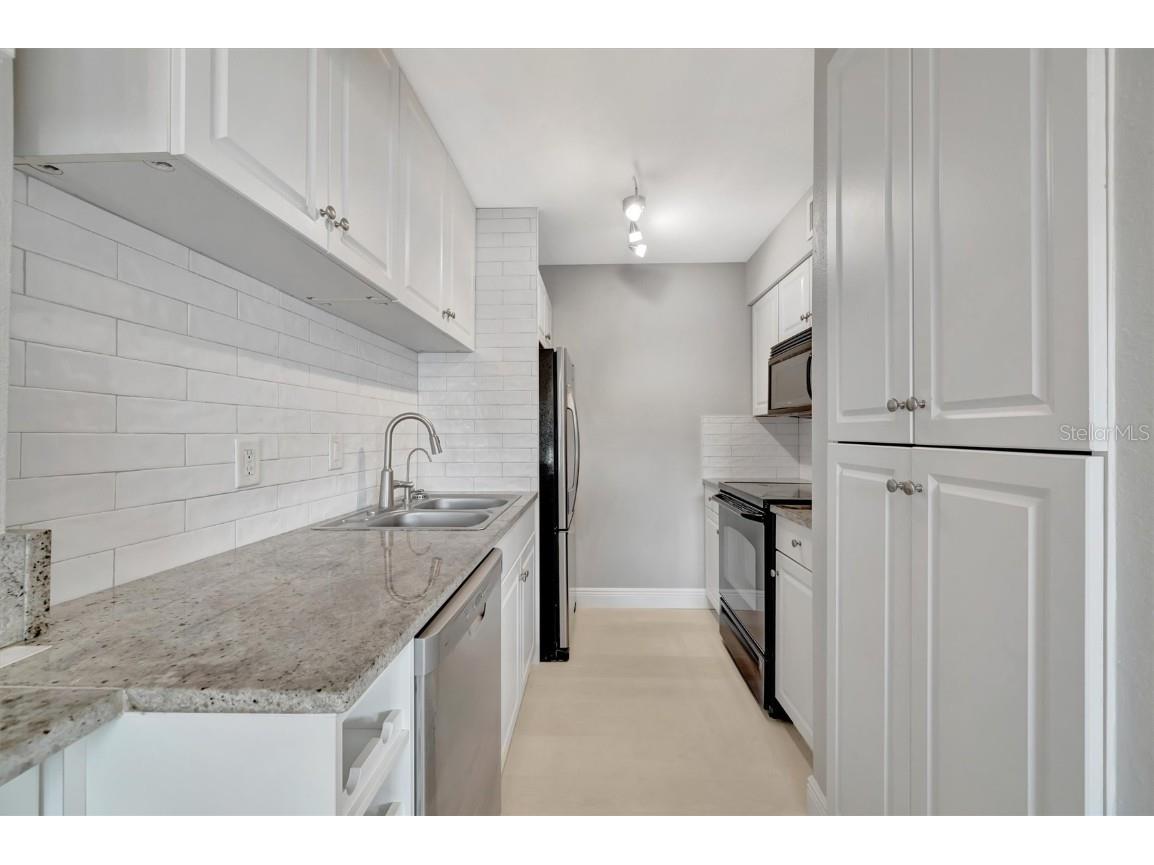 4827 Coquina Key Drive SE #B Saint Petersburg FL 33705 TB8438118 image12