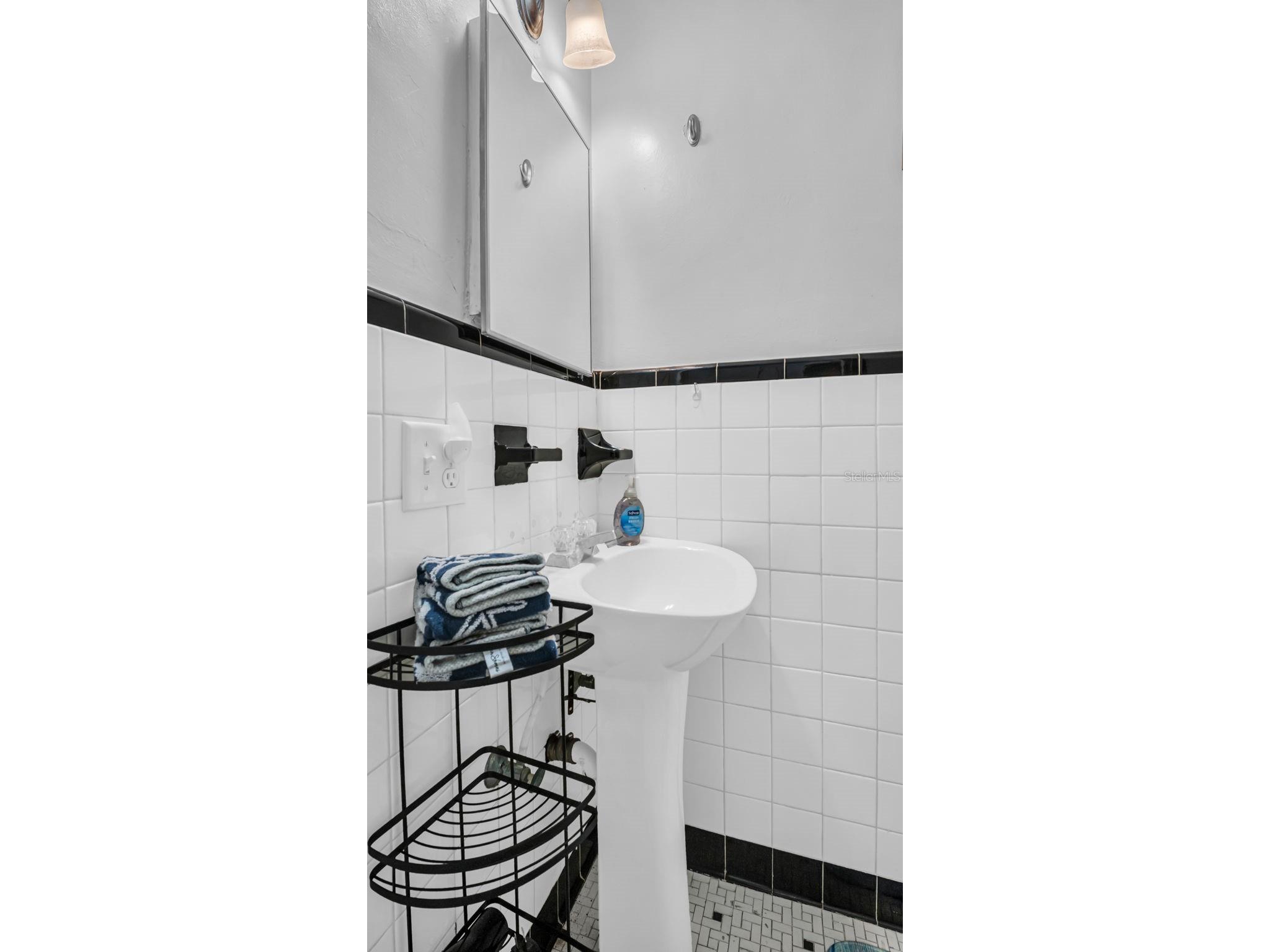 483 E Shore Drive #D4 Clearwater Beach FL 33767 TB8324035 image12