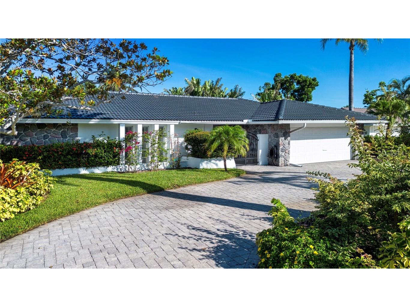 483 Partridge Circle Sarasota FL 34236 A4655760 image1