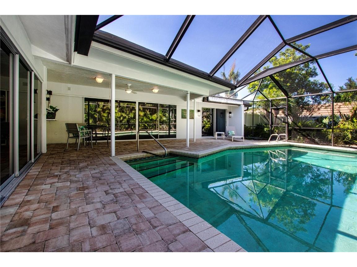 483 Partridge Circle Sarasota FL 34236 A4655760 image25