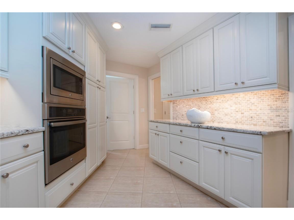 483 Partridge Circle Sarasota FL 34236 A4655760 image7