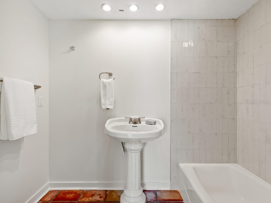 4830 Estrada De Costa Sarasota FL 34242 - LAKE RITTWOOD A4666867 image33