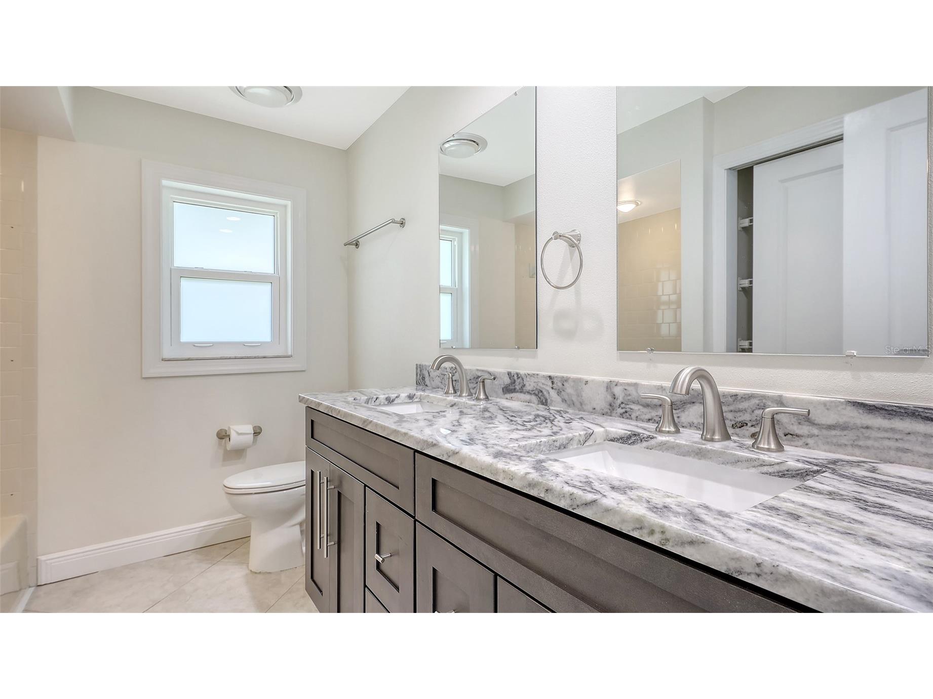 4830 Greywood Lane Sarasota FL 34235 A4659626 image37