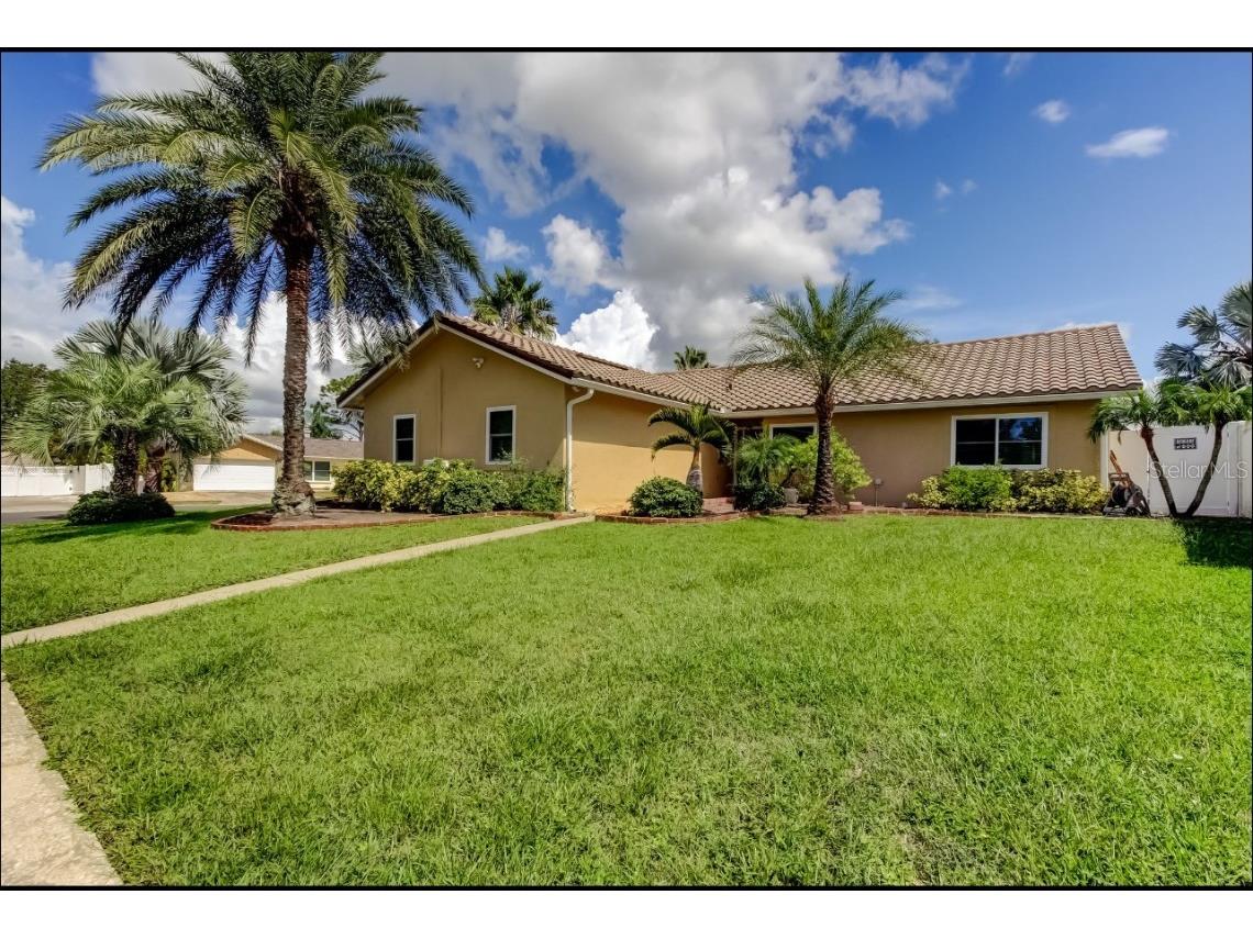 4831 Blue Jay Circle Palm Harbor FL 34683 TB8436972 image1