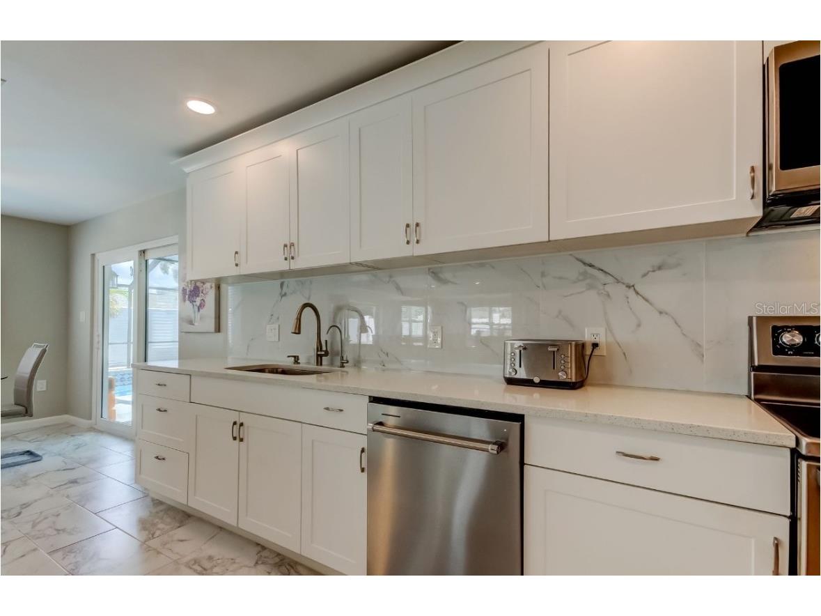 4831 Blue Jay Circle Palm Harbor FL 34683 TB8436972 image17