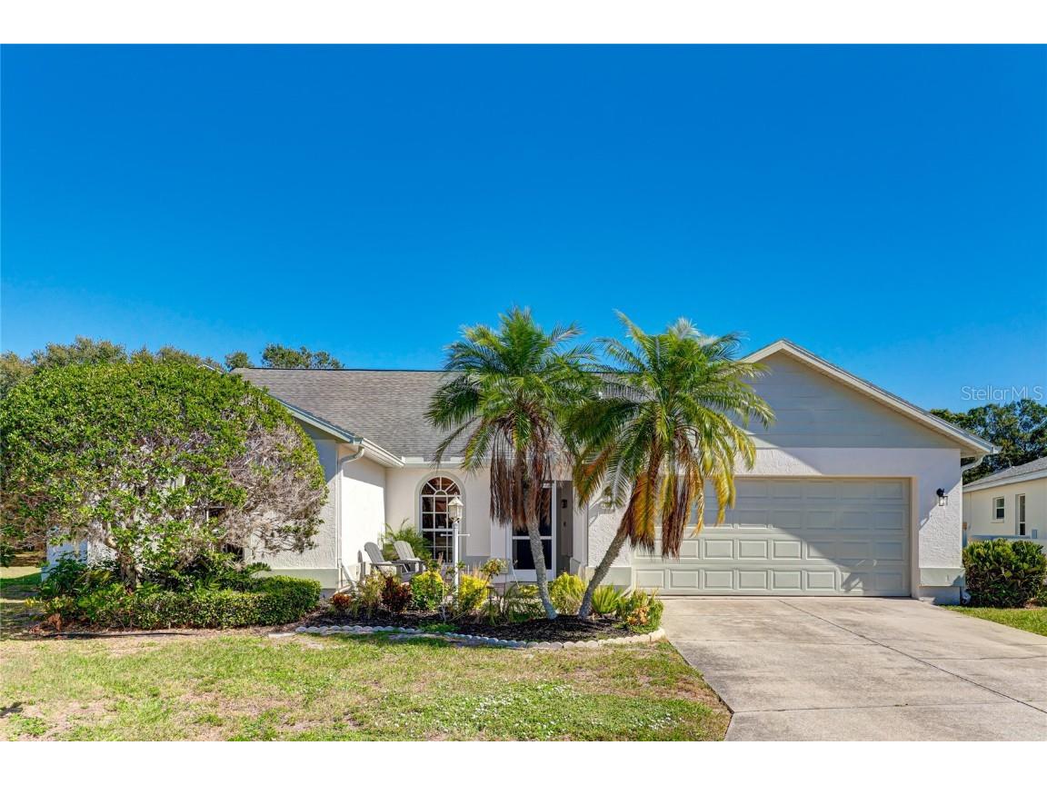 4831 Hamlets Grove Drive Sarasota FL 34235 A4585473 image1