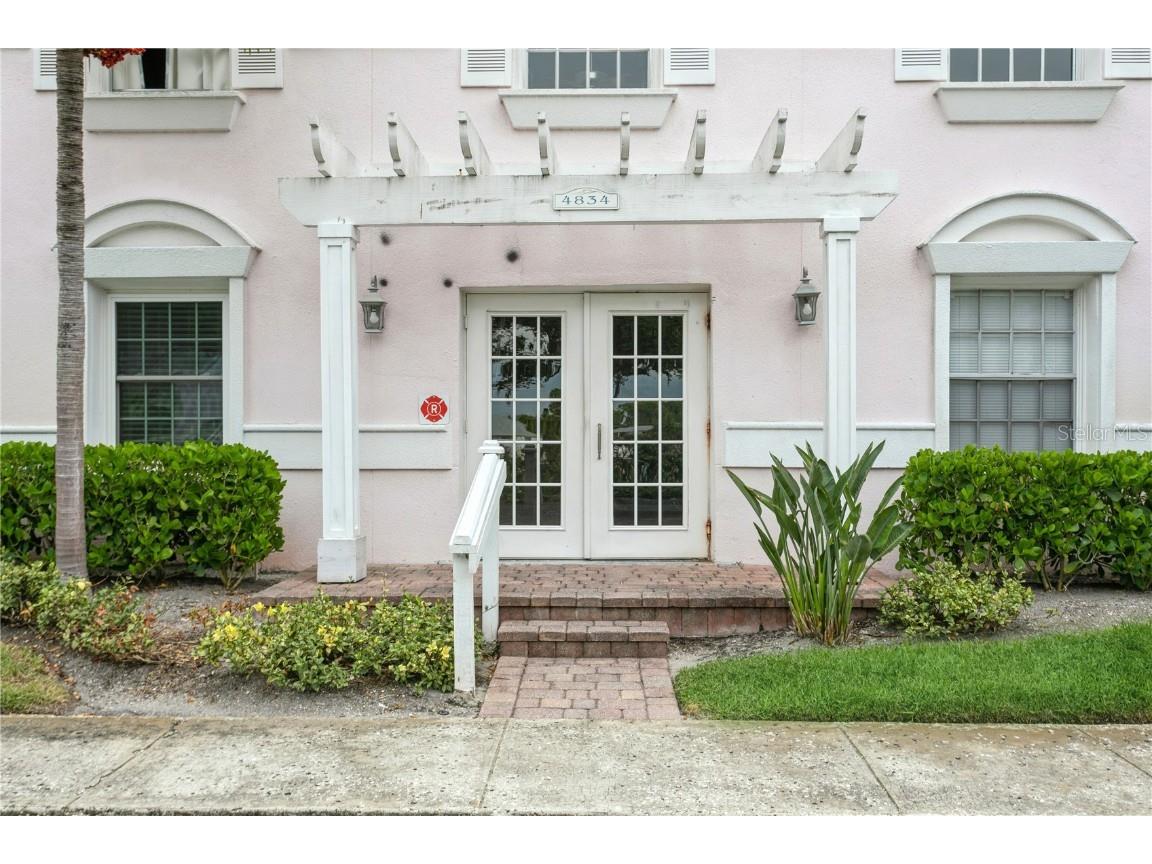 4834 Beach Drive SE #F Saint Petersburg FL 33705 - TAMPA BAY U8226769 image1