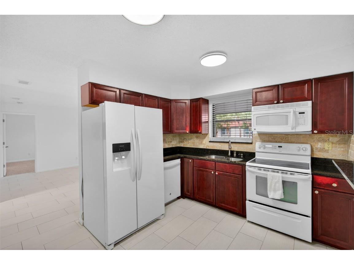 484 Santa Cruz Place NE #G Saint Petersburg FL 33703 TB8462162 image4