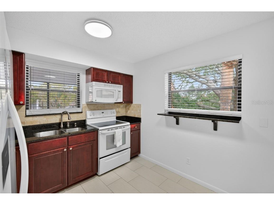 484 Santa Cruz Place NE #G Saint Petersburg FL 33703 TB8462162 image7