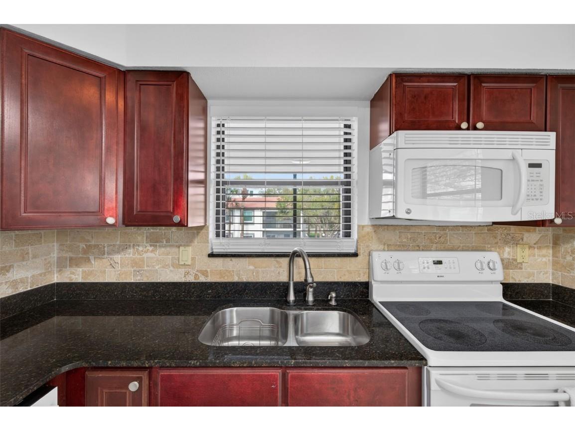 484 Santa Cruz Place NE #G Saint Petersburg FL 33703 TB8462162 image8