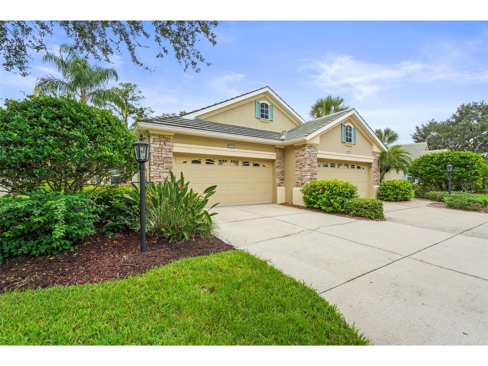 4840 Lakescene Place Sarasota FL 34243 A4663778 image1