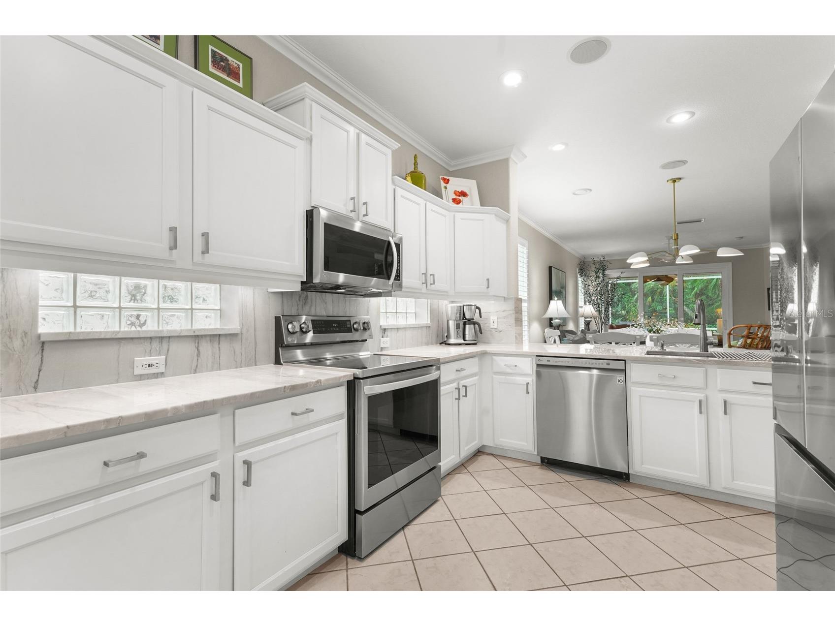 4840 Lakescene Place Sarasota FL 34243 A4663778 image3