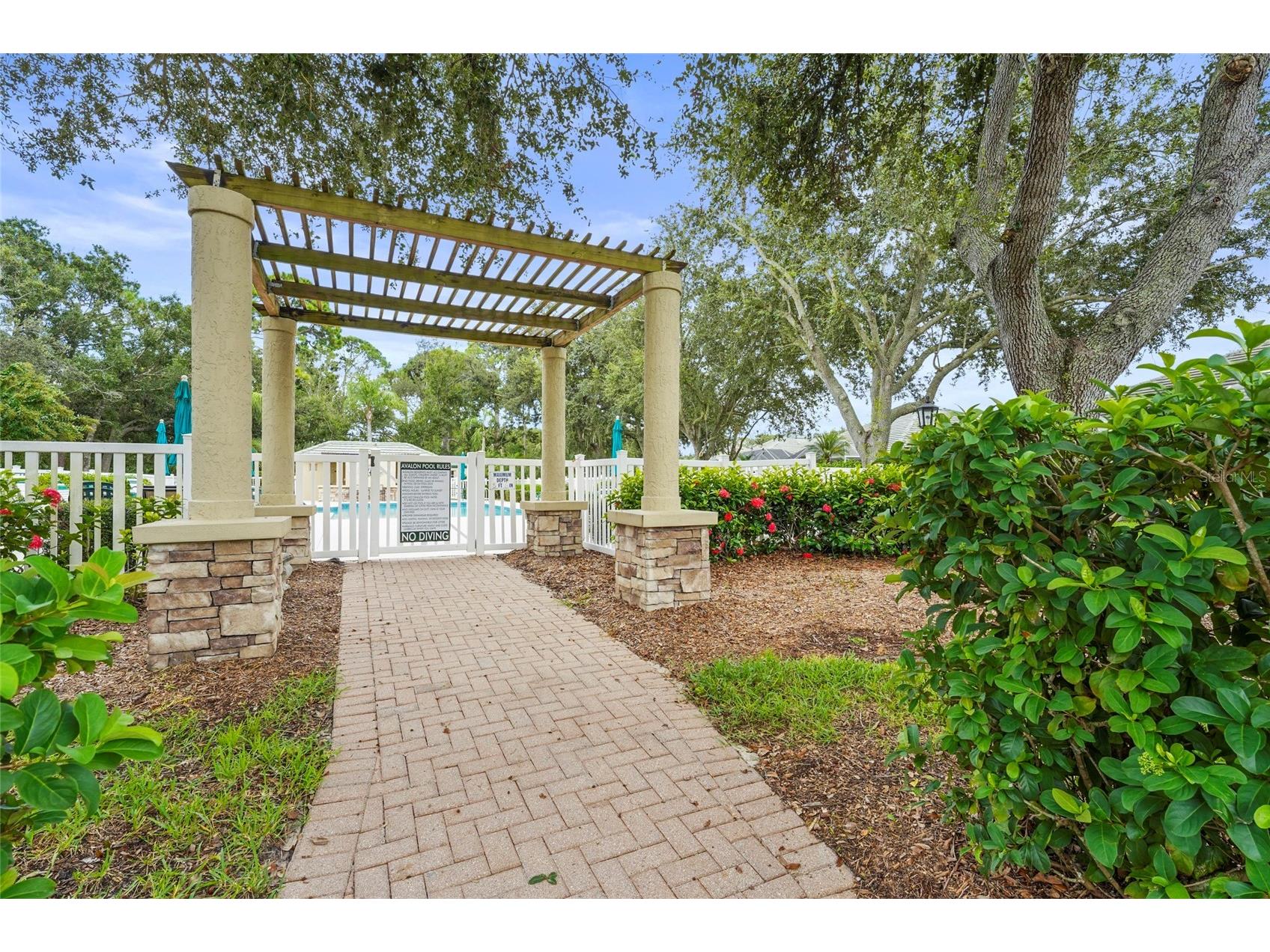 4840 Lakescene Place Sarasota FL 34243 A4663778 image51