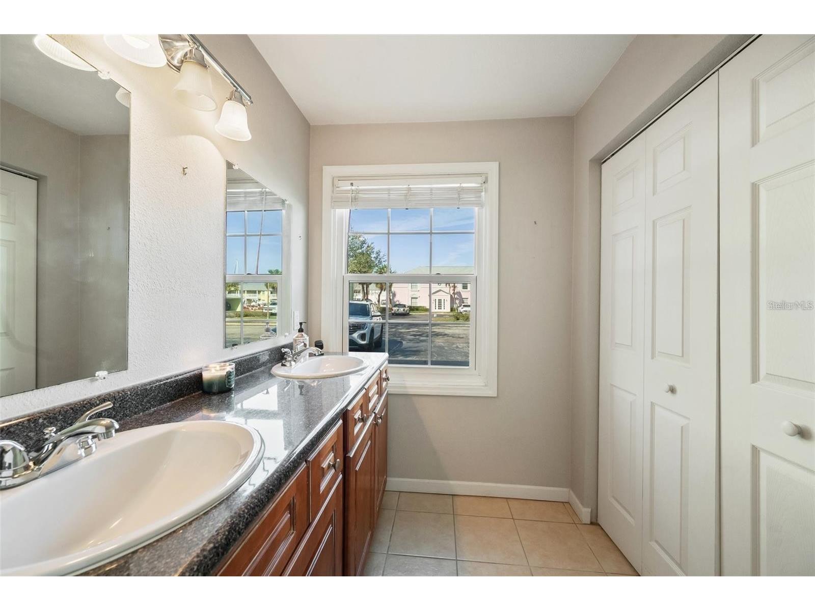 4842 Coquina Key Drive SE #B Saint Petersburg FL 33705 TB8477983 image25