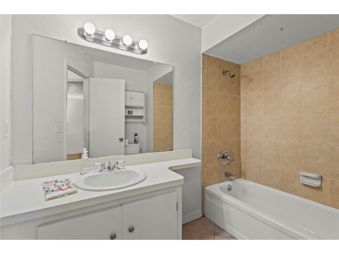 4848 Camphor Avenue Sarasota FL 34231 A4675711 image22