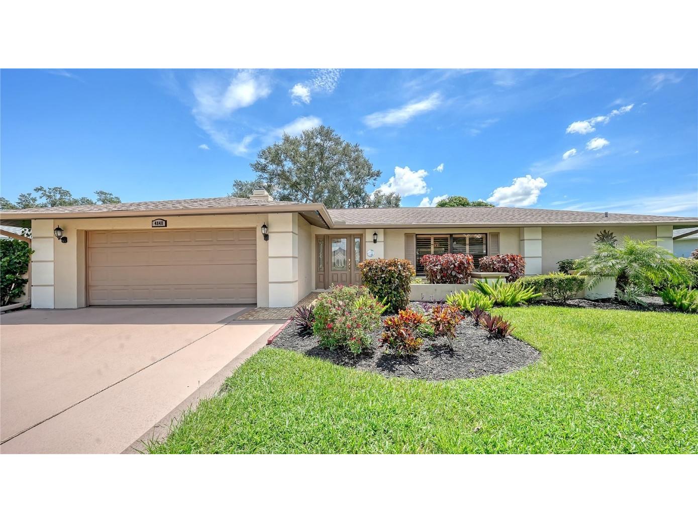 4848 Greywood Lane Sarasota FL 34235 A4644836 image1