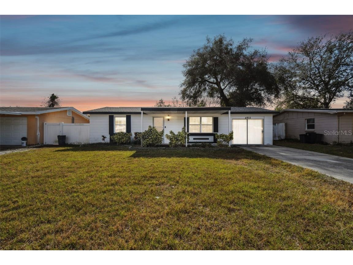 4852 Briar Hill Court Holiday FL 34690 W7870943 image1