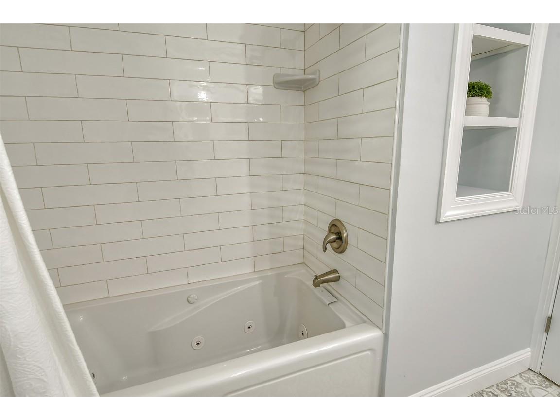 4852 Featherbed Lane Sarasota FL 34242 A4648921 image36